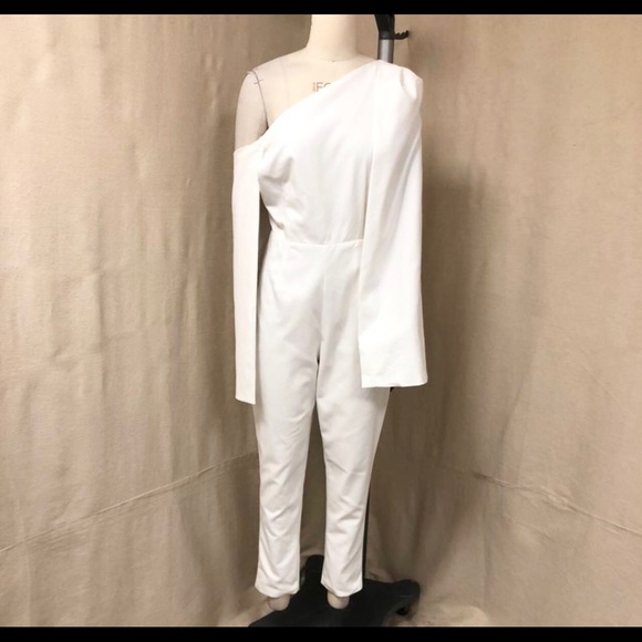 Lavish Alice one shoulder cape jumpsuit in white - Picture 5 of 7